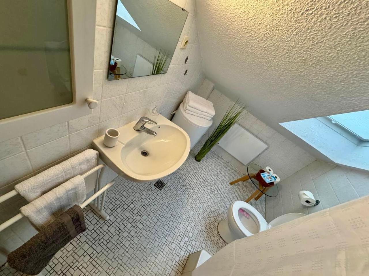 Marienhaus Apartment - Zentral, Parken, Netflix, Kontaktloses Einchecken ヴッパータール エクステリア 写真